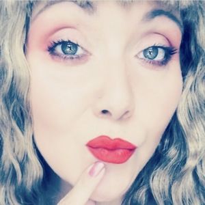 Meet your Posher, Mila mika